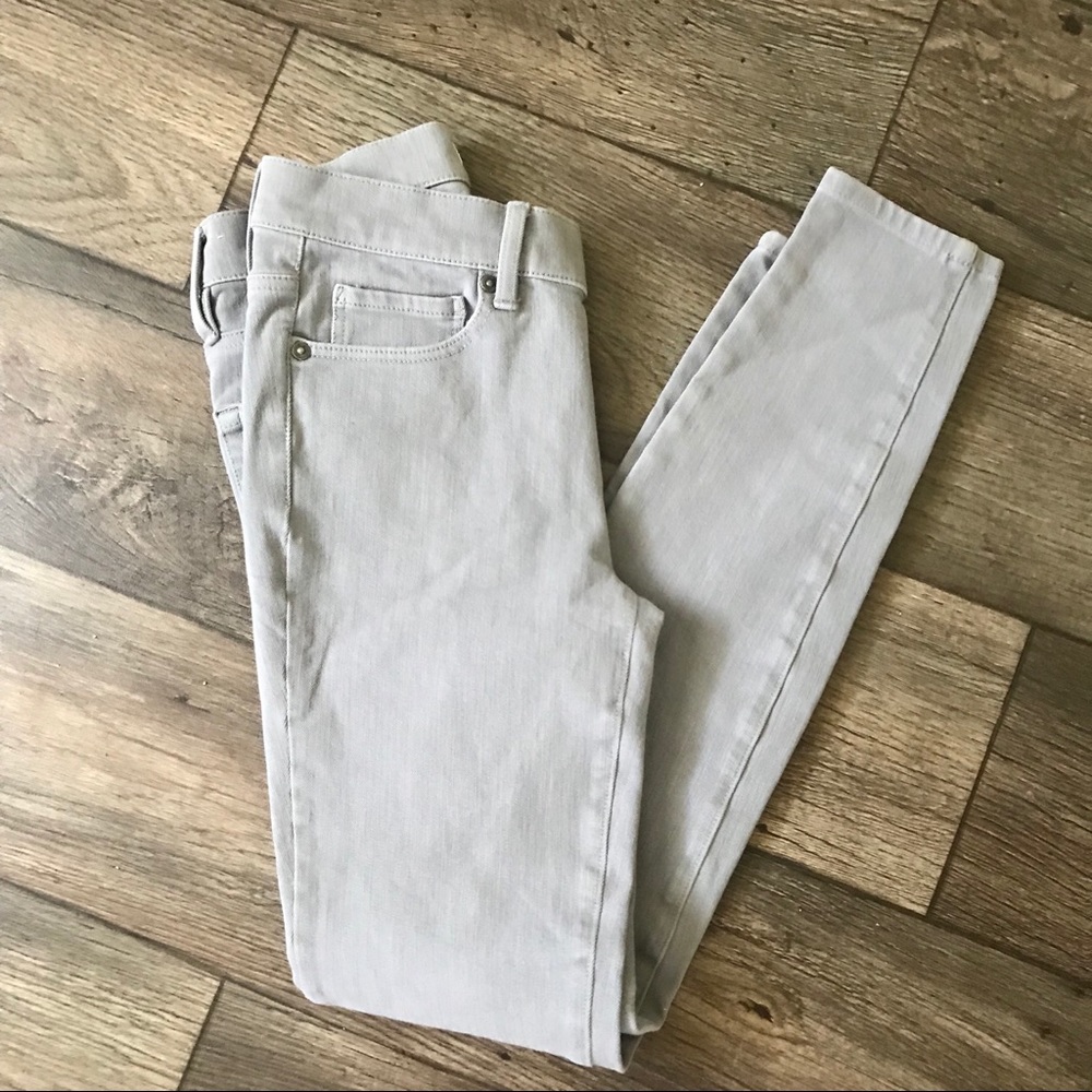 Loft Light Wash Skinny Jeans (NWOT)